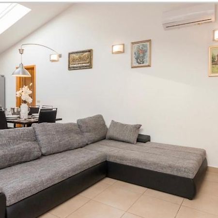 Kuca Za Odmor Villa Sveti Filip i Jakov Exterior foto